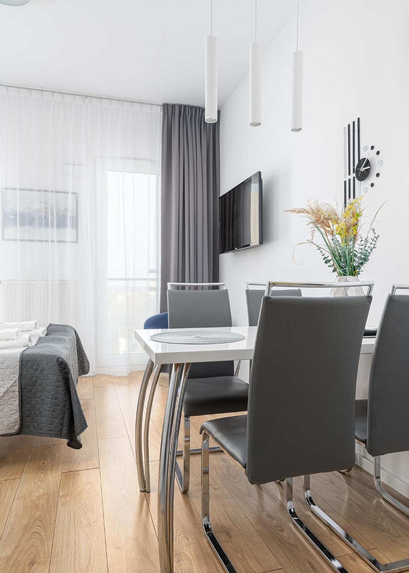 Rentplanet - Apartamenty Kasprzaka Варшава Екстериор снимка